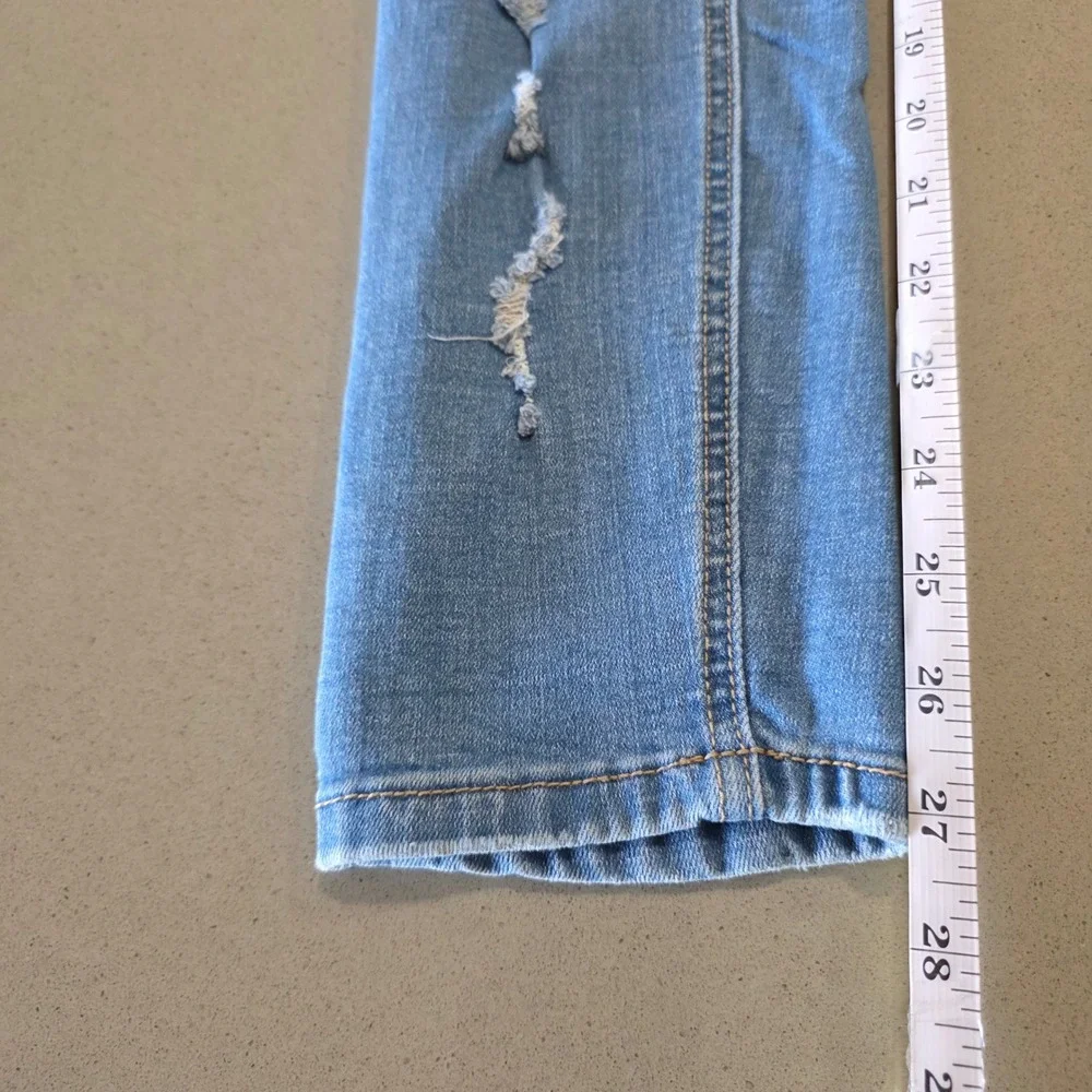 Rue21 Womens Light Wash Distressed Ripped Skinny Jeans Size 3/4‎ 1408